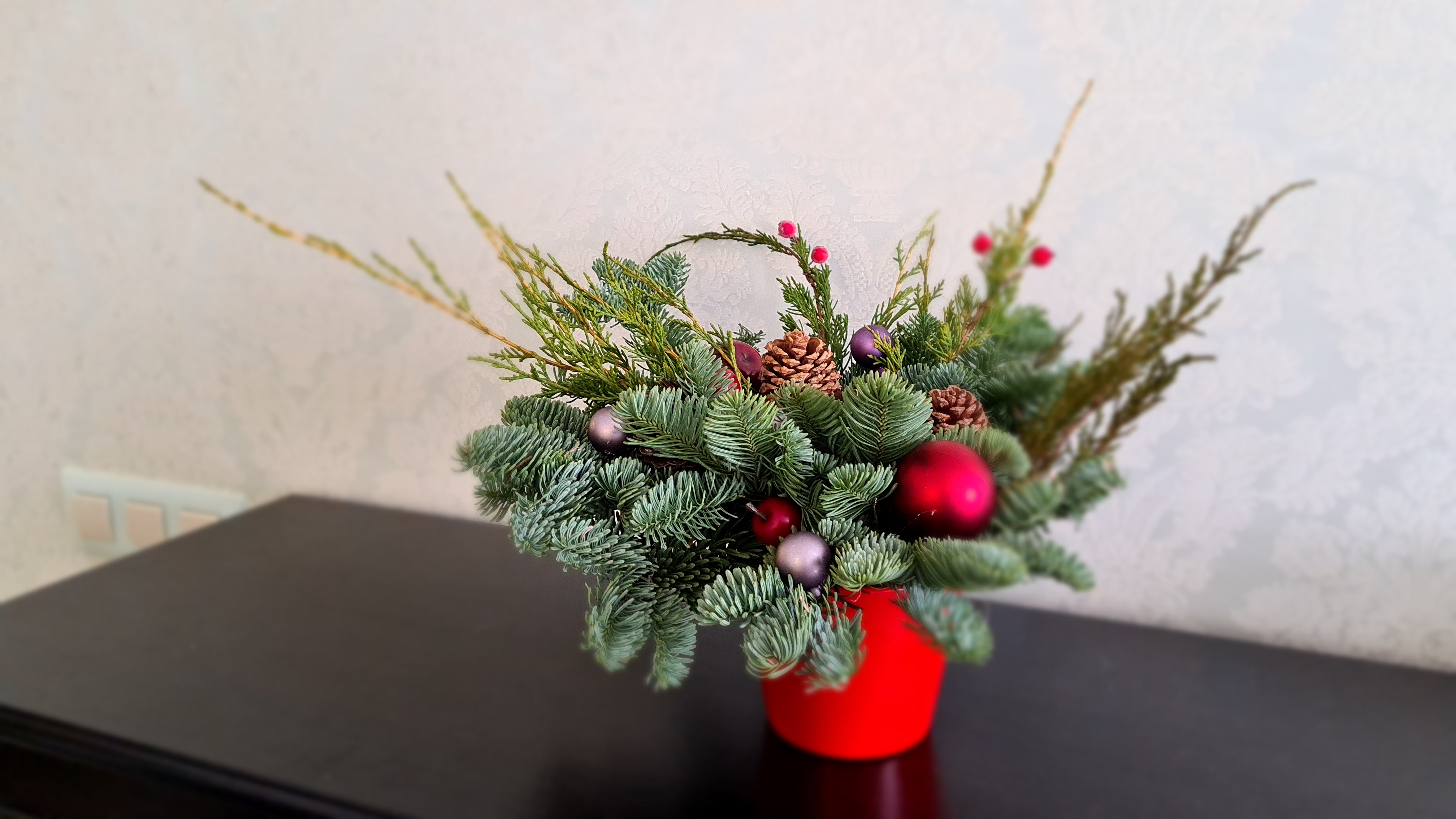 Композиция из натуральной хвои (средняя)